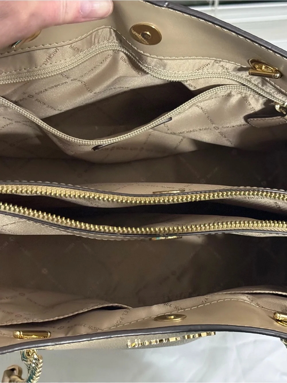 Pre-loved-MK Jet Set Medium Leather Chain Bag and Leather Bisque Trifold Wallet